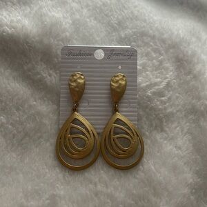 Gold dangly earrings